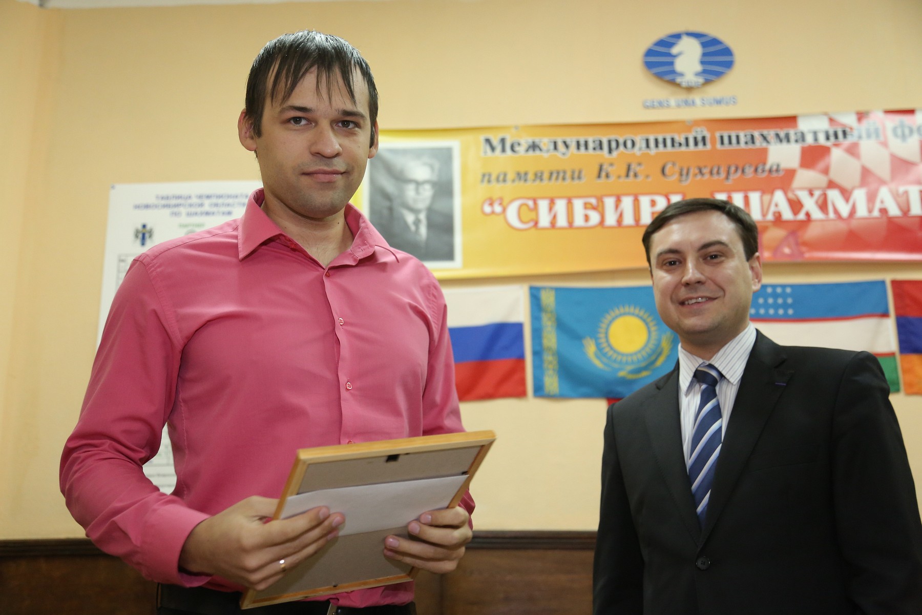 Третье место среди мужчин занял к. м. с. Константин Петенёв (слева)
